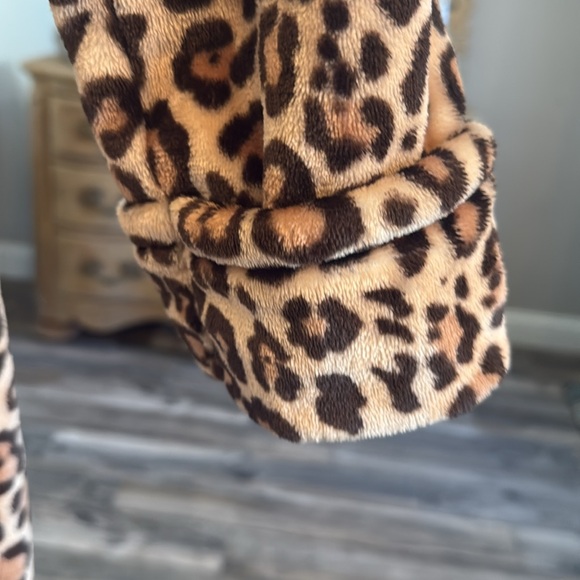 Animal Print Robe - Picture 2 of 5